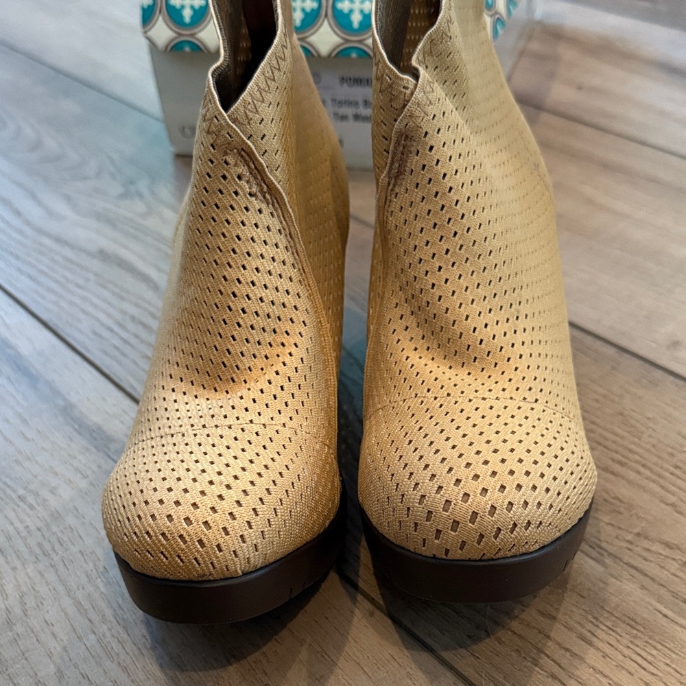 CHARLESTON SHOE CO. Tan Wedge Booties - Picture 3 of 6